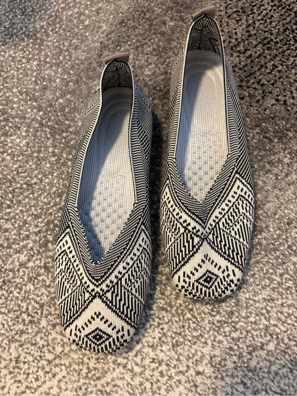 Black & White Geometric Knit Slip-On Flats by